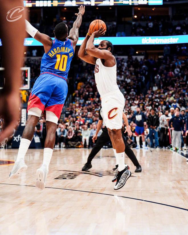 哈登22+10+3帽创神迹,骑士准绝杀掘金!米切尔32+10,约基奇3双