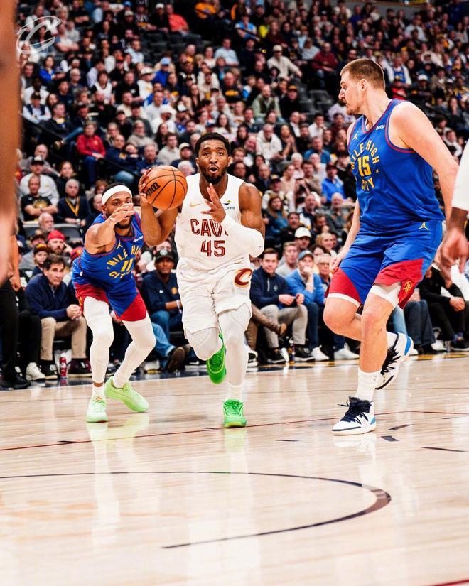 哈登22+10+3帽创神迹,骑士准绝杀掘金!米切尔32+10,约基奇3双