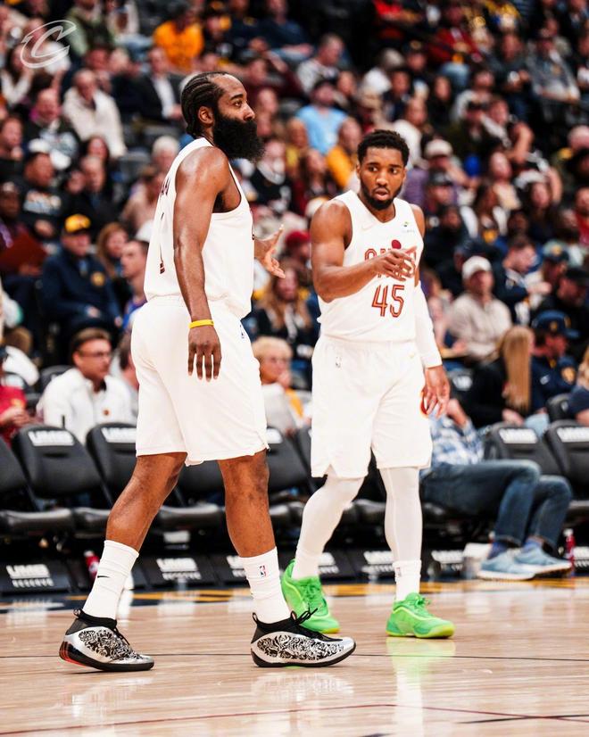 哈登22+10+3帽创神迹,骑士准绝杀掘金!米切尔32+10,约基奇3双