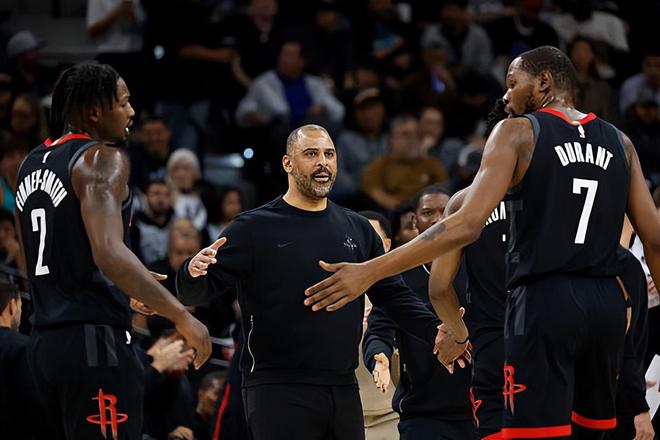 难得命中了两记三分，但火箭3D锋线的防守贡献度依然严重不足？