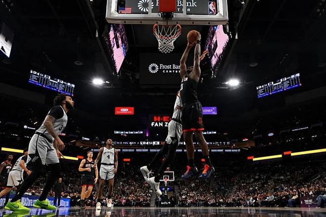 全队唯一正负值为正数的球员,但他却无法得到火箭教练组的信任?