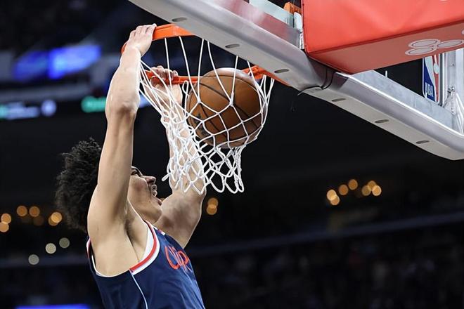 最近一段时间状态平平,快船锋线新秀在攻防两端都效果都令人失望