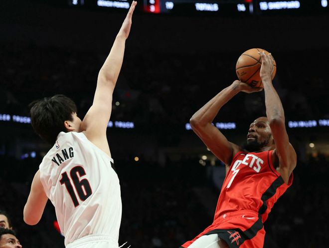 8胜2负,从鱼腩球队,闯入争冠行列!杜兰特或许快后悔了