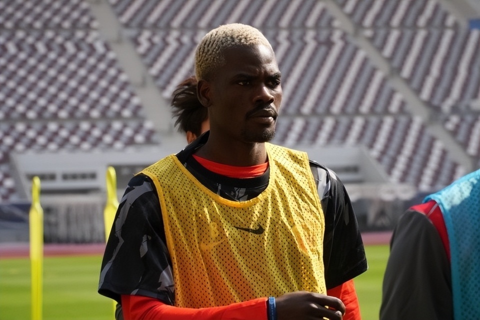 上港新奥斯卡？8号球衣新主人来了，已跟队冬训合练，引发热议