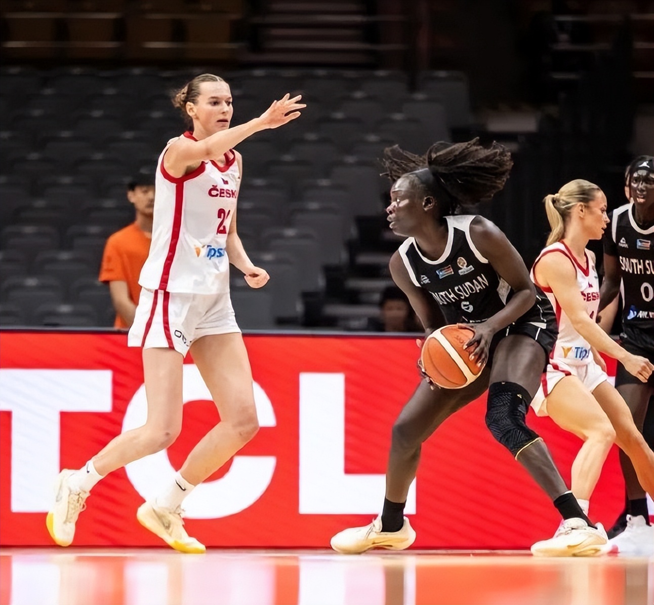 女篮爆大冷!日本开门黑,惨案诞生,欧洲劲旅大胜,中国排第3