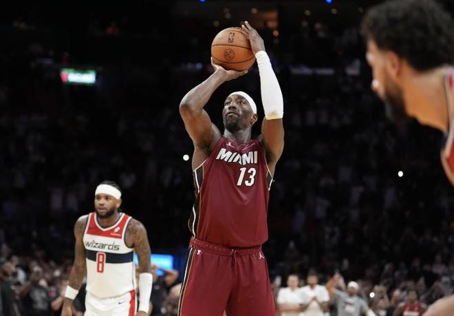 韦德：我见证了阿德巴约一步步成长，看着他拿83分我感慨万千