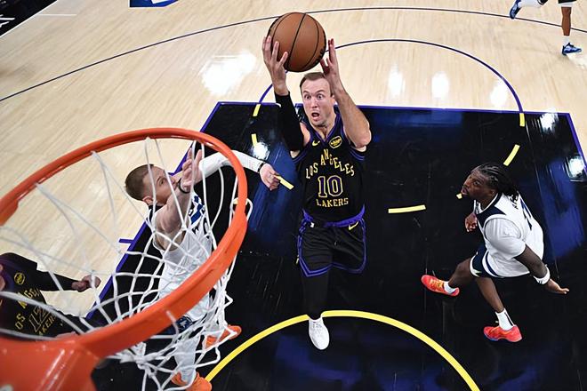 不只是一个三分投手，湖人吃下后场新援真是一笔极其关键的操作？