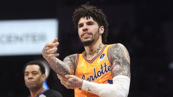 黄蜂队传闻：拉梅洛·鲍尔本赛季不会被交易，但夏天会怎样？