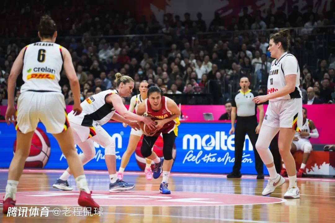 中国女篮老将王思雨赛后又落泪 这次她是不甘还是感慨？