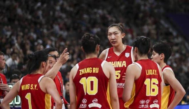 中国女篮15分惨败揪出最差球员！她上场15分钟0分5失误打的真差
