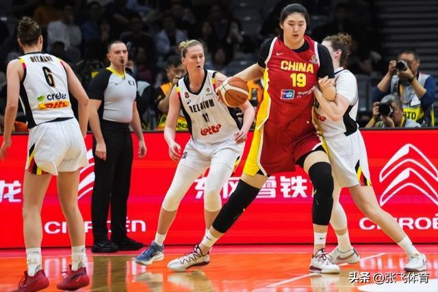 女篮负强敌四大水货！张子宇最大亮点，宫鲁鸣被质疑，放弃刘禹彤