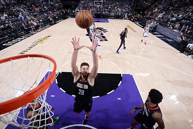 指望一个中锋去全面梳理进攻?火箭教练组到底时候才能认清形势?