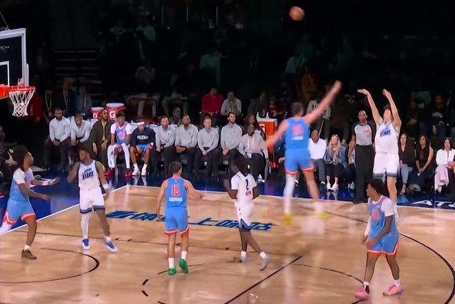 2+1打停对手!杨瀚森5分钟砍10分燃爆全场,点飞克林根上篮爆惊喜