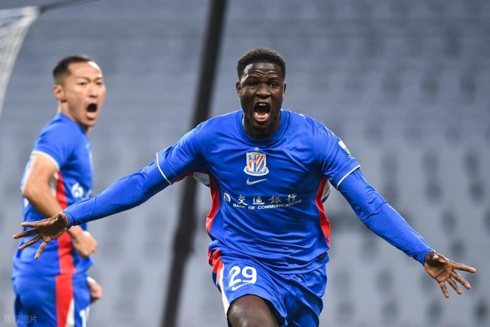 申花球迷崩溃了？本赛季刚看到争冠希望，冬窗重金买的外援就受伤