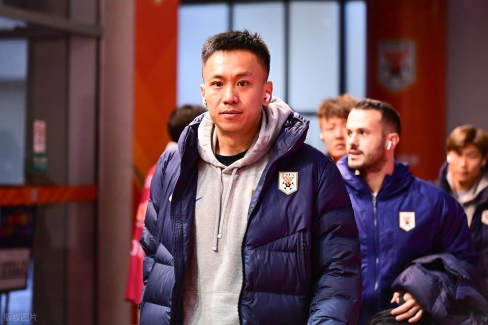 意外!曝鲁能功勋将退役,京鲁大战球迷见证,未进国足成一生遗憾