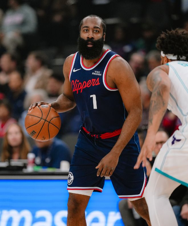 哈登32+4+10+4一战超奥尼尔，小卡单节爆砍19分，快船16连斩黄蜂