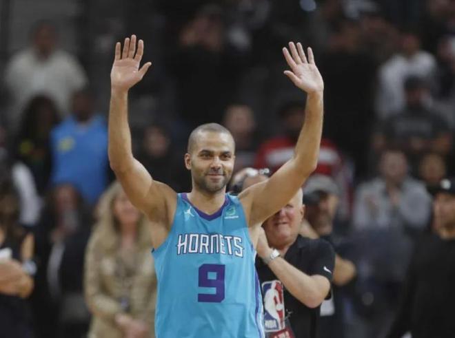 客场2万球迷起立鼓掌!感人,这才叫英雄!