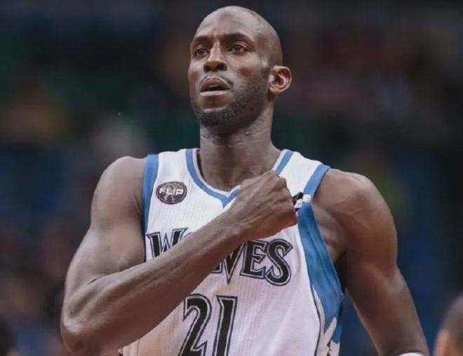 客场2万球迷起立鼓掌!感人,这才叫英雄!