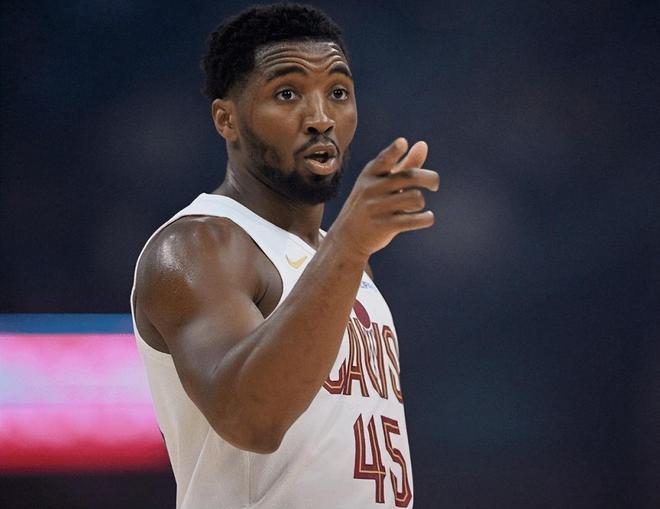 55分16助！最矮双枪打爆马克西，刷爆多项NBA纪录，大帝里程悲