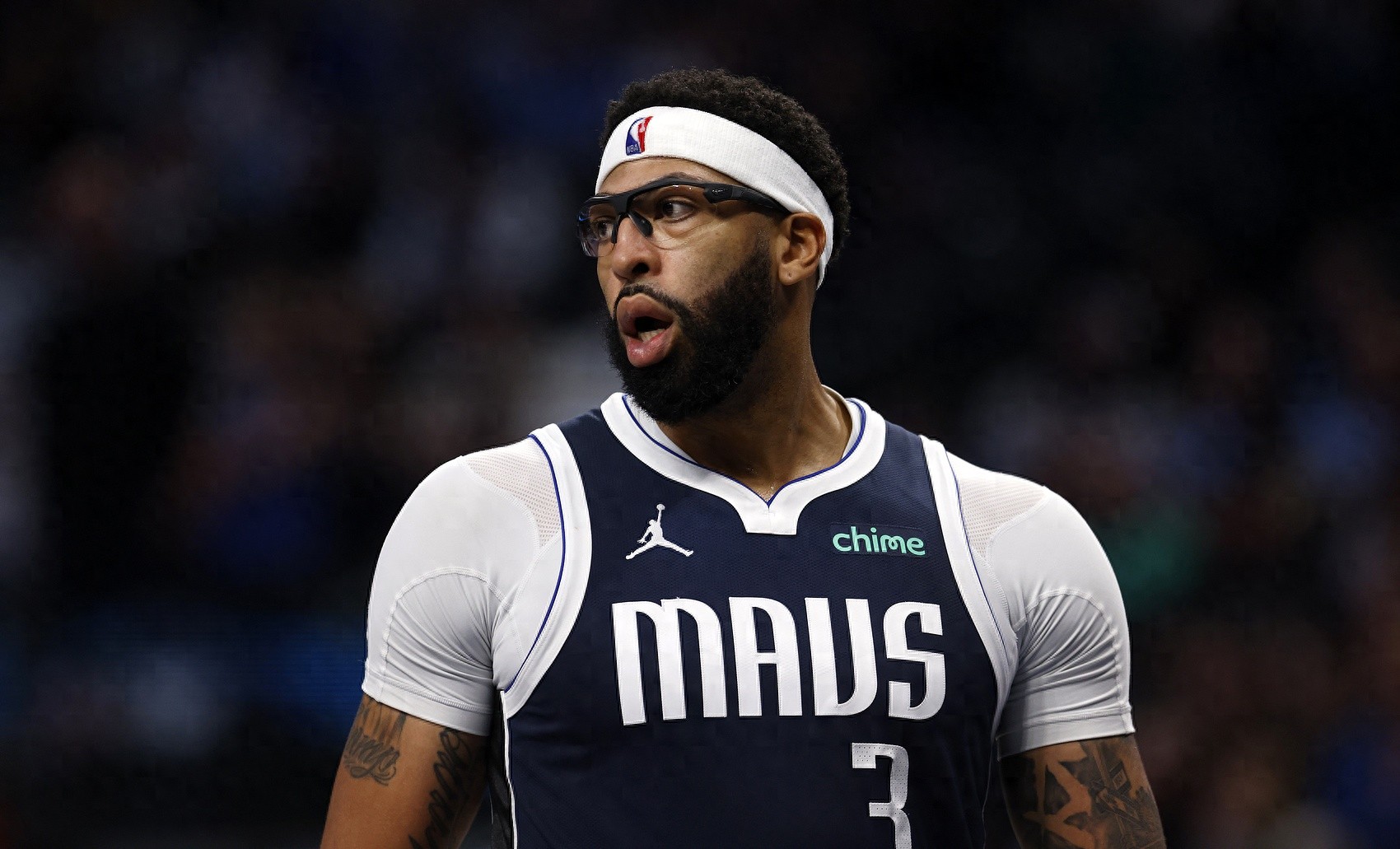 独行侠欲送走浓眉？美媒列五大潜在下家：联手字母哥或前往快船