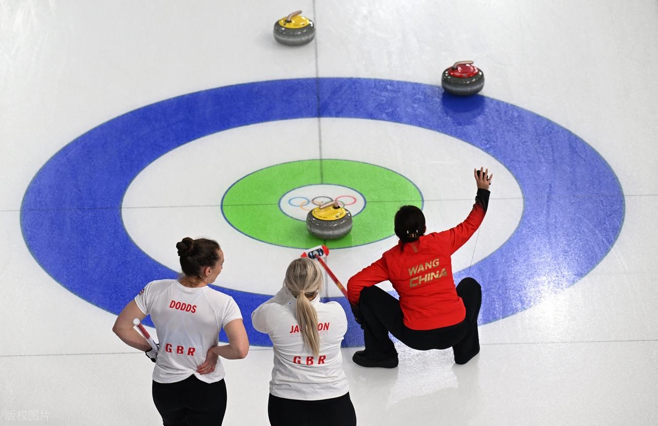 冬奥会冰壶战报!中国队爆冷卫冕冠军,日本被绝杀,美国韩国大胜