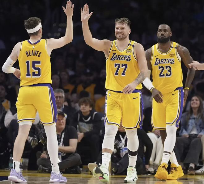 詹皇联手保罗背刺里夫斯！想先发制人赶走小里？这是追梦玩剩下的