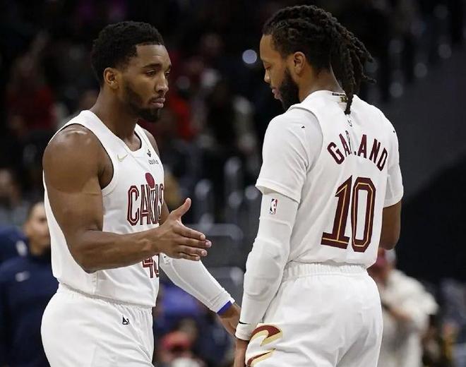 55分16助!最矮双枪打爆马克西,刷爆多项NBA纪录,大帝里程悲