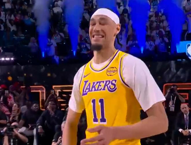 马刺小将满分扣篮后失手 热火约翰逊捡漏扣篮大赛冠军