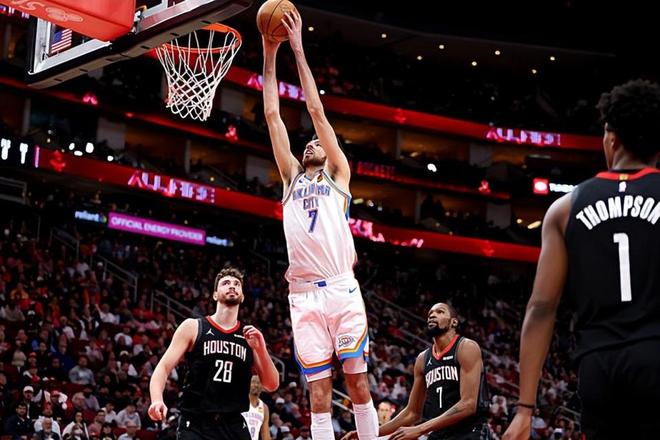 一己之力打爆火箭内线支柱！雷霆内线新星的进步确实是非常明显？