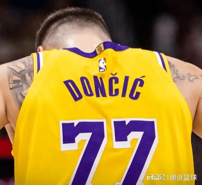 湖人又翻车东契奇虎头蛇尾，詹姆斯空有数据，众替补不如一次轮秀