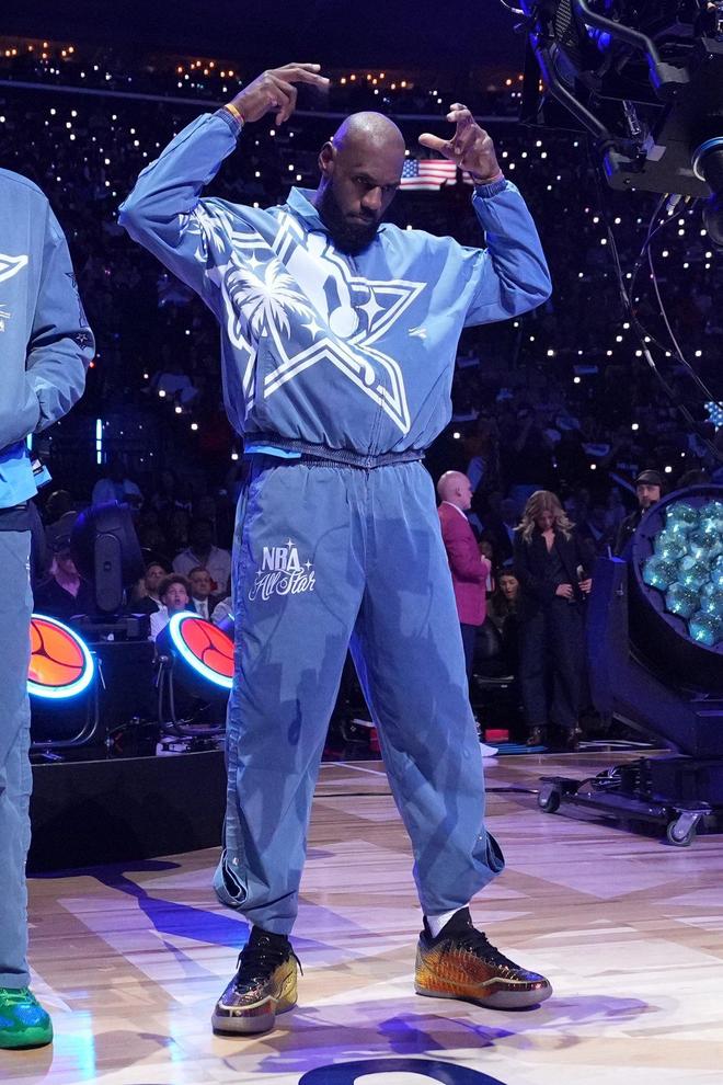 NBA不能没有詹姆斯!1日内2人力挺勒布朗,夏天回骑士已无悬念?