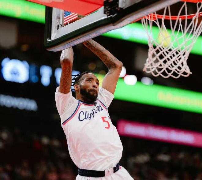 又被逆转!杜兰特空砍21+6,伦纳德27+12杀疯,乌度卡你该下课了