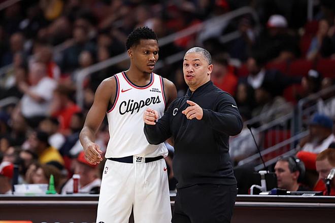 快船后场新援:一切都非常顺利,队友们都已经很熟悉我的风格了