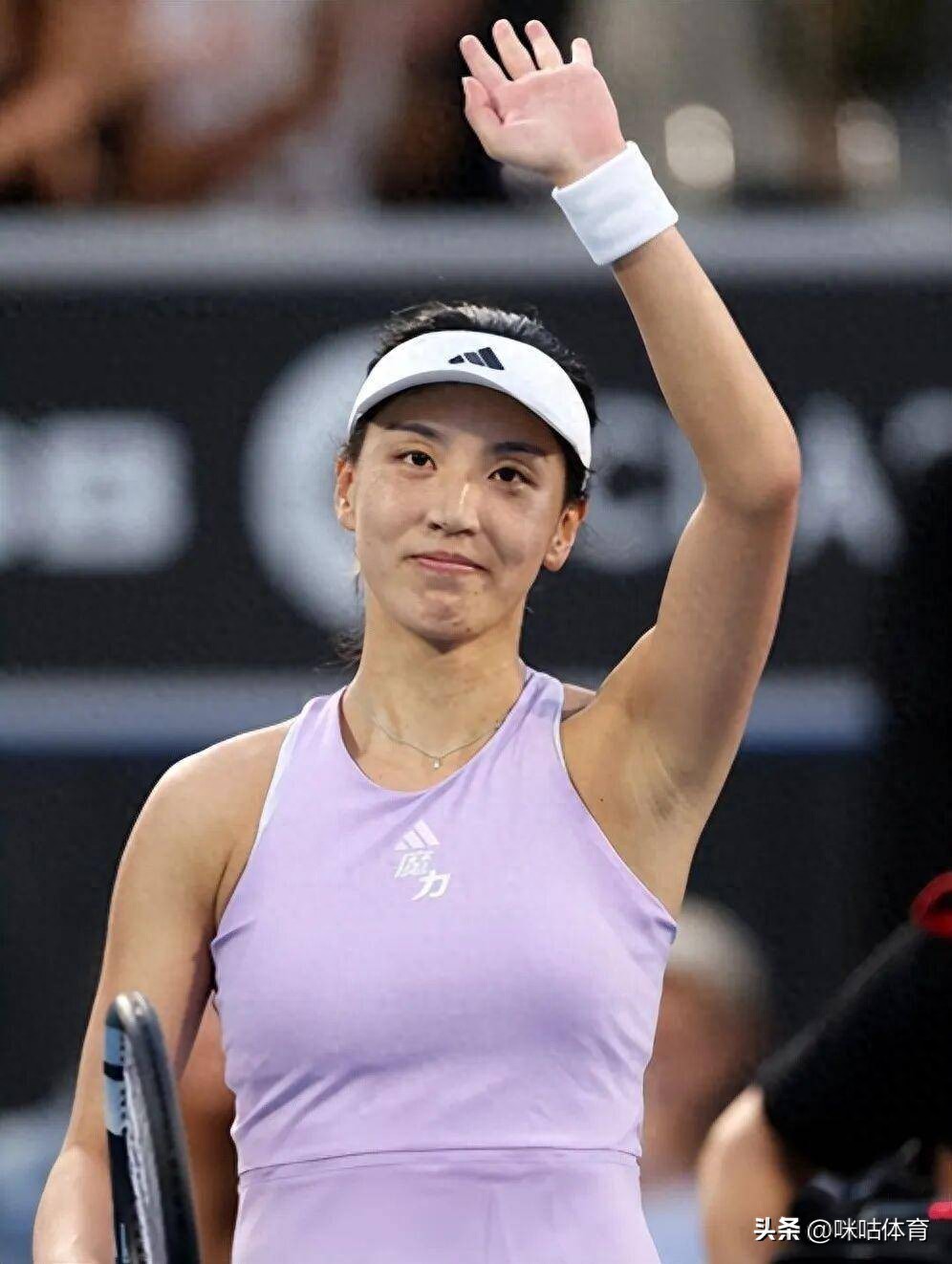 两朵金花绽放墨尔本！王欣瑜直落两盘 白卓璇抢十逆转