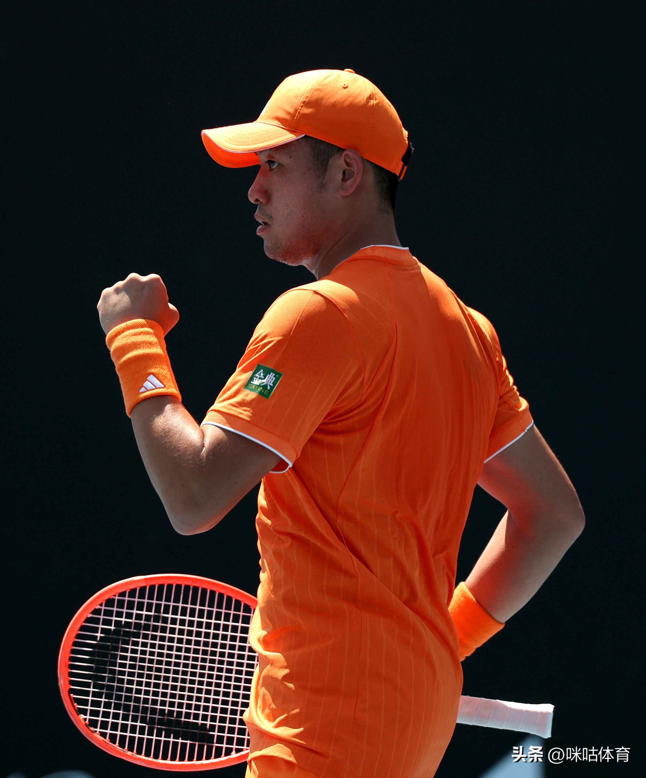 吴易昺四盘苦战闯关 斩获个人澳网正赛首胜