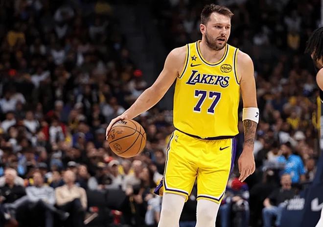 湖人逆转掘金！东契奇轰38分，斯玛特统治关键球，詹姆斯带队起势