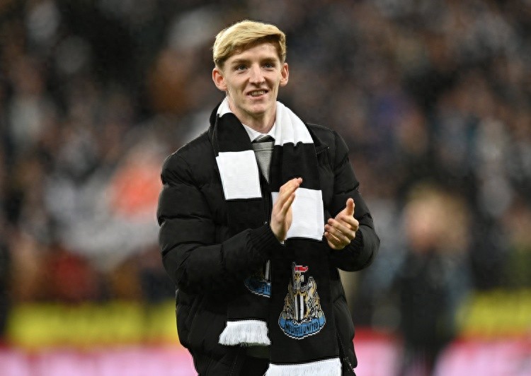 邮报：戈登没态度问题只是信心不足，他场上过于谨慎且缺乏创造力