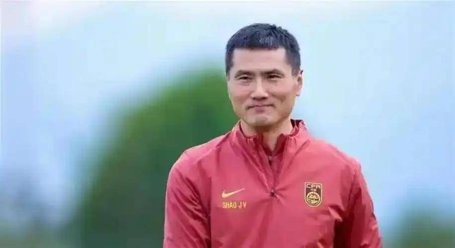 破天荒！国足大换血狂用8名00后，邵佳一这次豪赌能破困局？