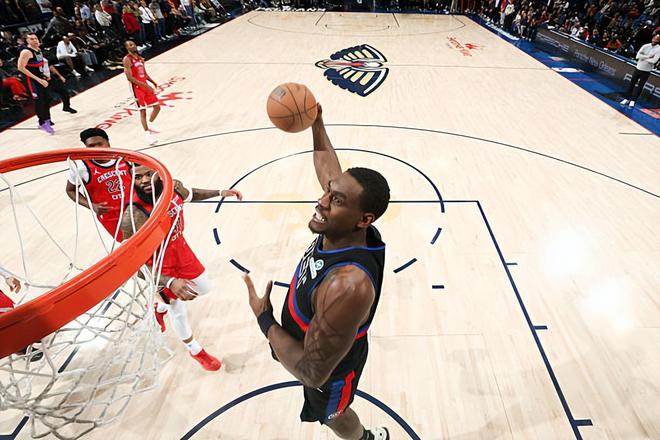 轻松打爆了鹈鹕内线!活塞内线新星的进步幅度确实是相当惊人?