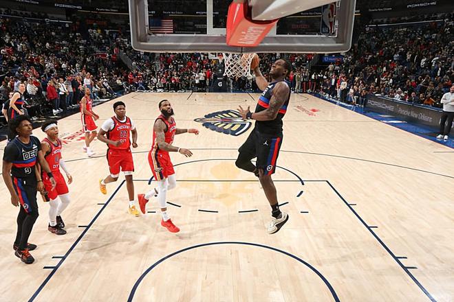 轻松打爆了鹈鹕内线!活塞内线新星的进步幅度确实是相当惊人?