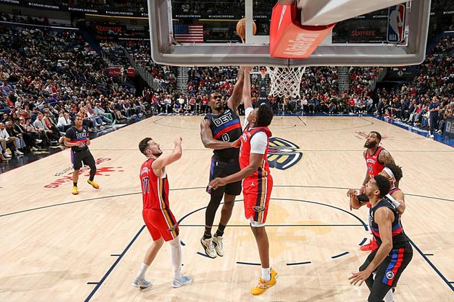 轻松打爆了鹈鹕内线!活塞内线新星的进步幅度确实是相当惊人?