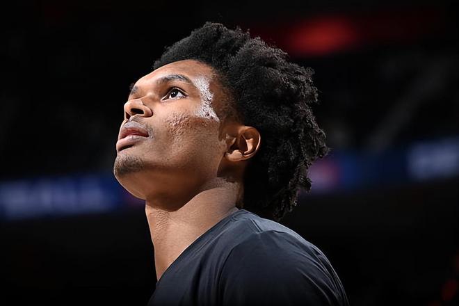 最大化他的防守能力!活塞对于锋线新星的使用看起来相当合理?