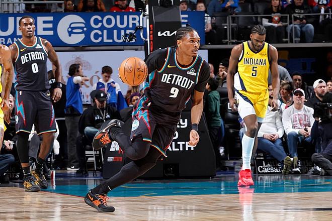 最大化他的防守能力!活塞对于锋线新星的使用看起来相当合理?