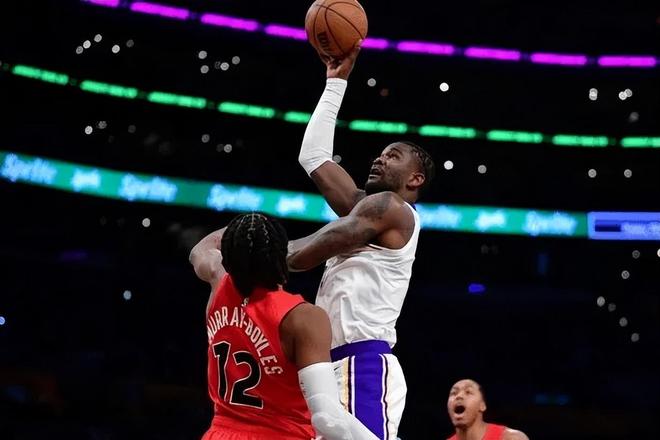 湖人单节输21分根源!艾顿文森特攻守全崩,连续打成战犯,放弃吧