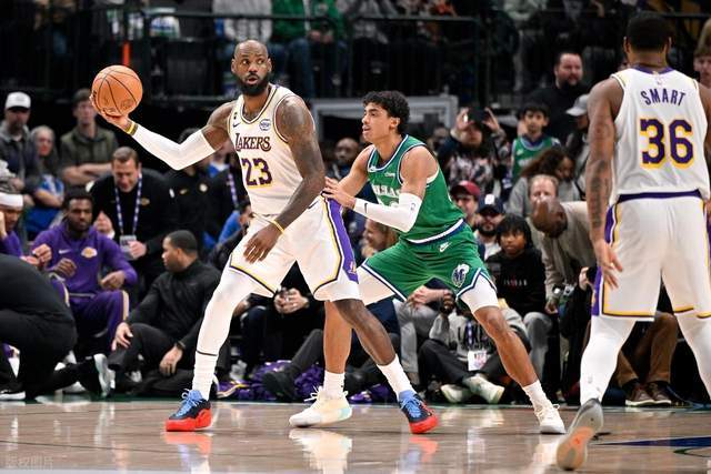 一边倒!湖人13分领先独行侠:东契奇轰17分7助,詹姆斯做嫁衣