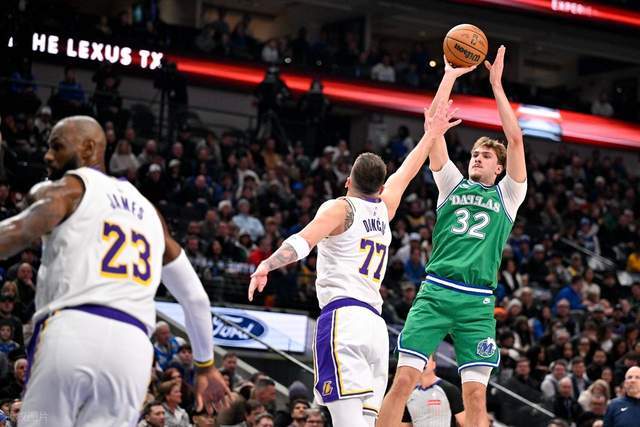 一边倒!湖人13分领先独行侠:东契奇轰17分7助,詹姆斯做嫁衣