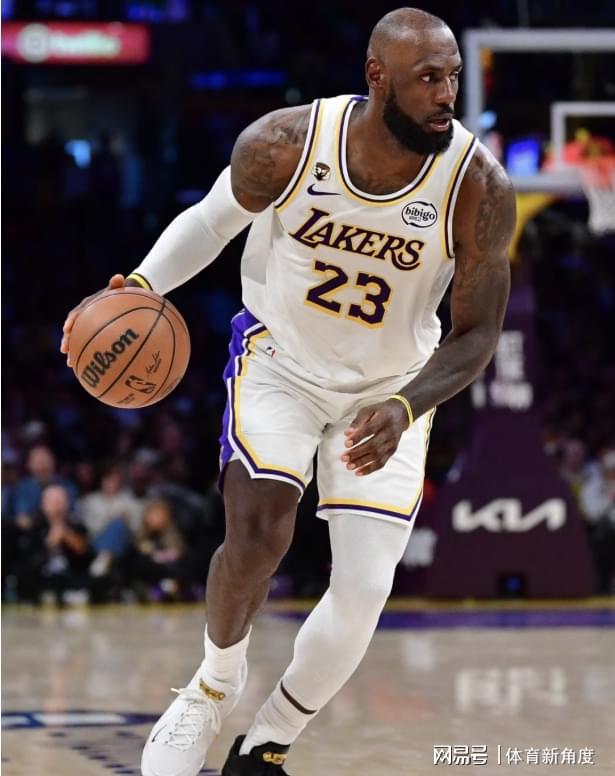 挖槽!詹姆斯10中10,湖人三项数据联盟第一