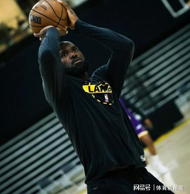 挖槽!詹姆斯10中10,湖人三项数据联盟第一