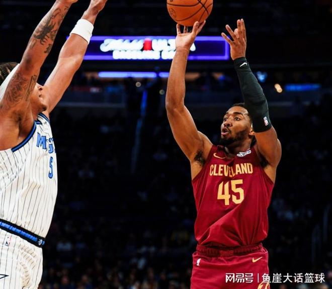 骑士完胜!米切尔36+9全队第一,班凯罗27分12罚,湖人弃将也立功