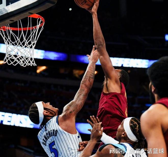 骑士完胜!米切尔36+9全队第一,班凯罗27分12罚,湖人弃将也立功